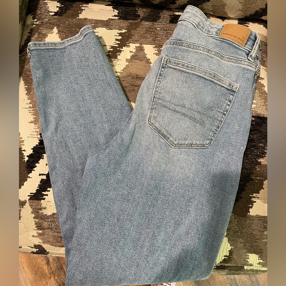 American Eagle Mom Jeans. Size 8